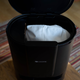 Cambiar la bolsa de la base del Proscenic M8 Pro es tan fácil como levantar una pestaña.